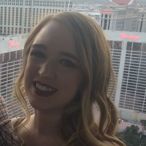 Meet your Posher, Kayla